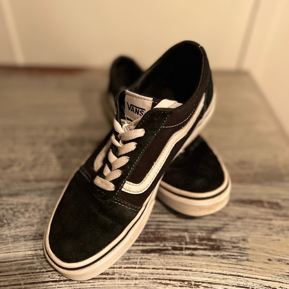 Vans Other - Vans Old Skool Navy blue sneakers.Boys youth size 5.